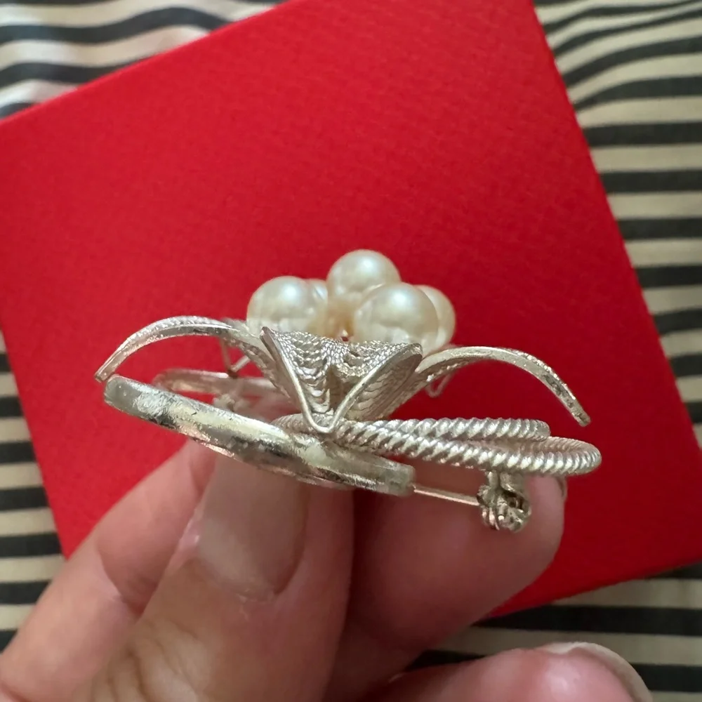 Elegant Silver Floral Brooch with Pearls